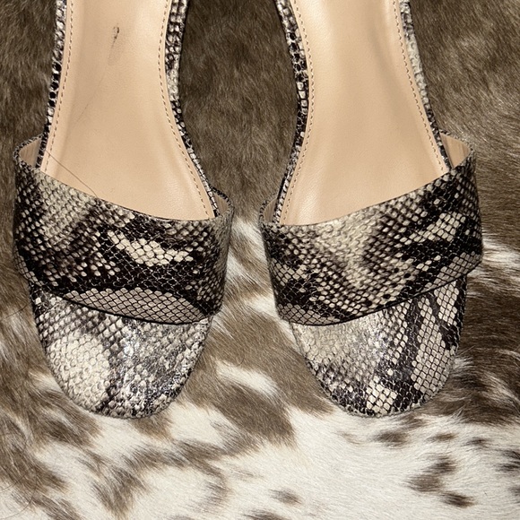 who what wear snakeskin heel - Picture 3 of 3